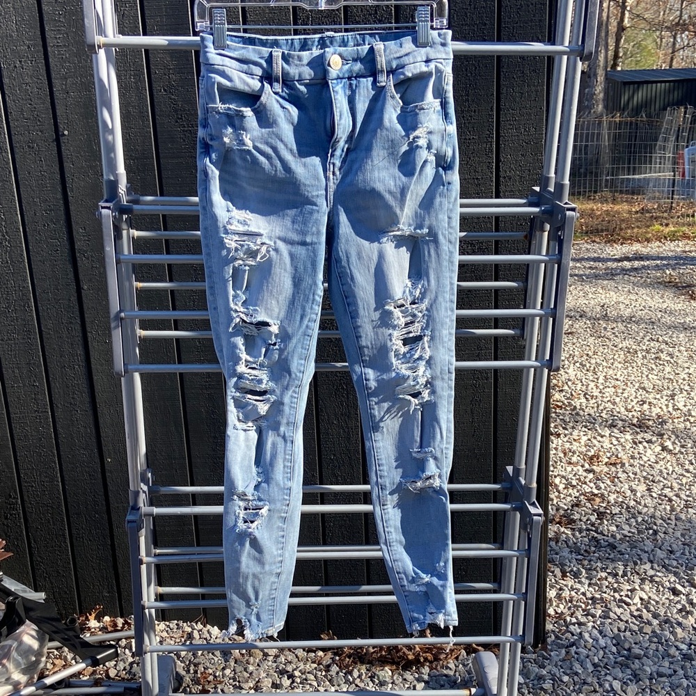 American Eagle Outfitters Light Blue Distressed Skinny Jeans